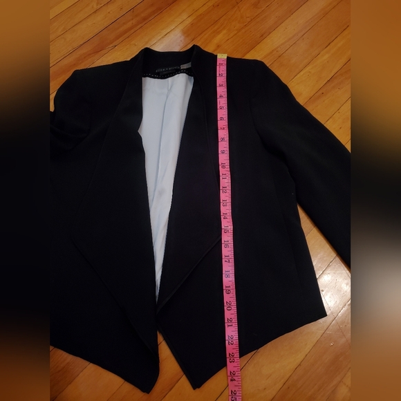 Alice + Olivia Employed Open Front black blazer. Size 8. Classic and classy. - Picture 11 of 11